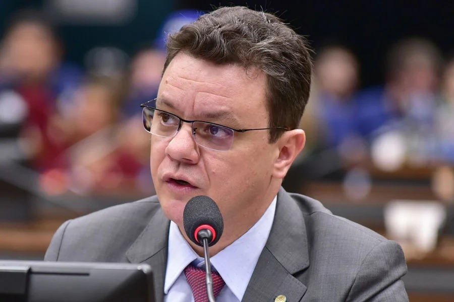 Câmara elege Odair Cunha para vaga de ministro do TCU