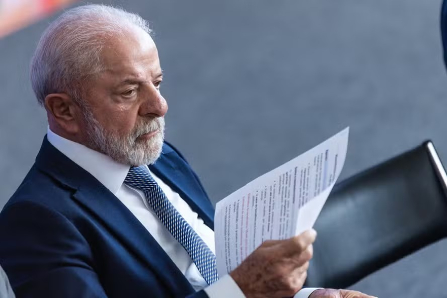 Lula envia ao Congresso projeto que acaba com escala 6x1