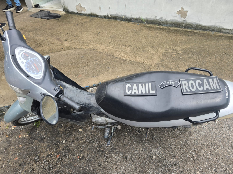 Homem, de 50 anos, é contido por populares e entregue a PM após furto de moto 