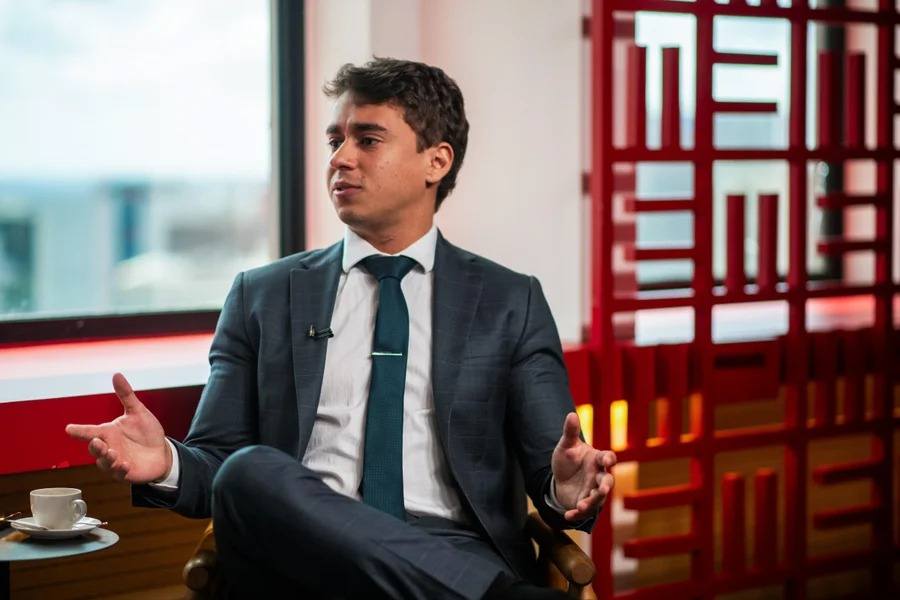 Emenda de Nikolas prevê que o governo arque com custos do fim da escala 6×1