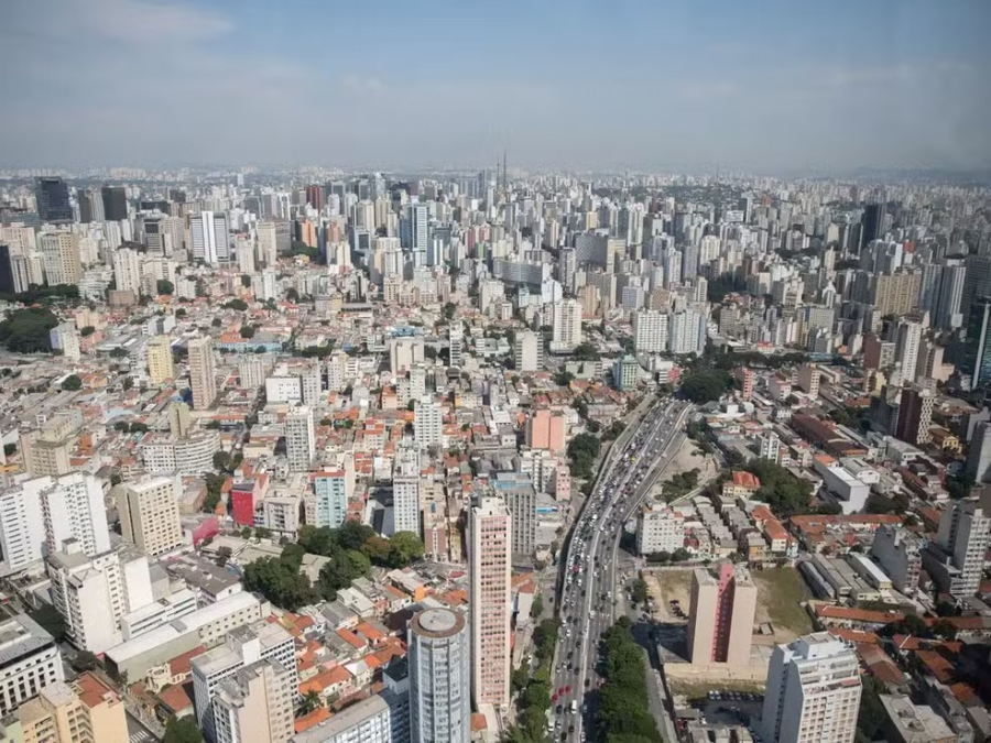 Mais aluguel, menos casas quitadas e cidades mais verticais: como mudou a moradia no Brasil