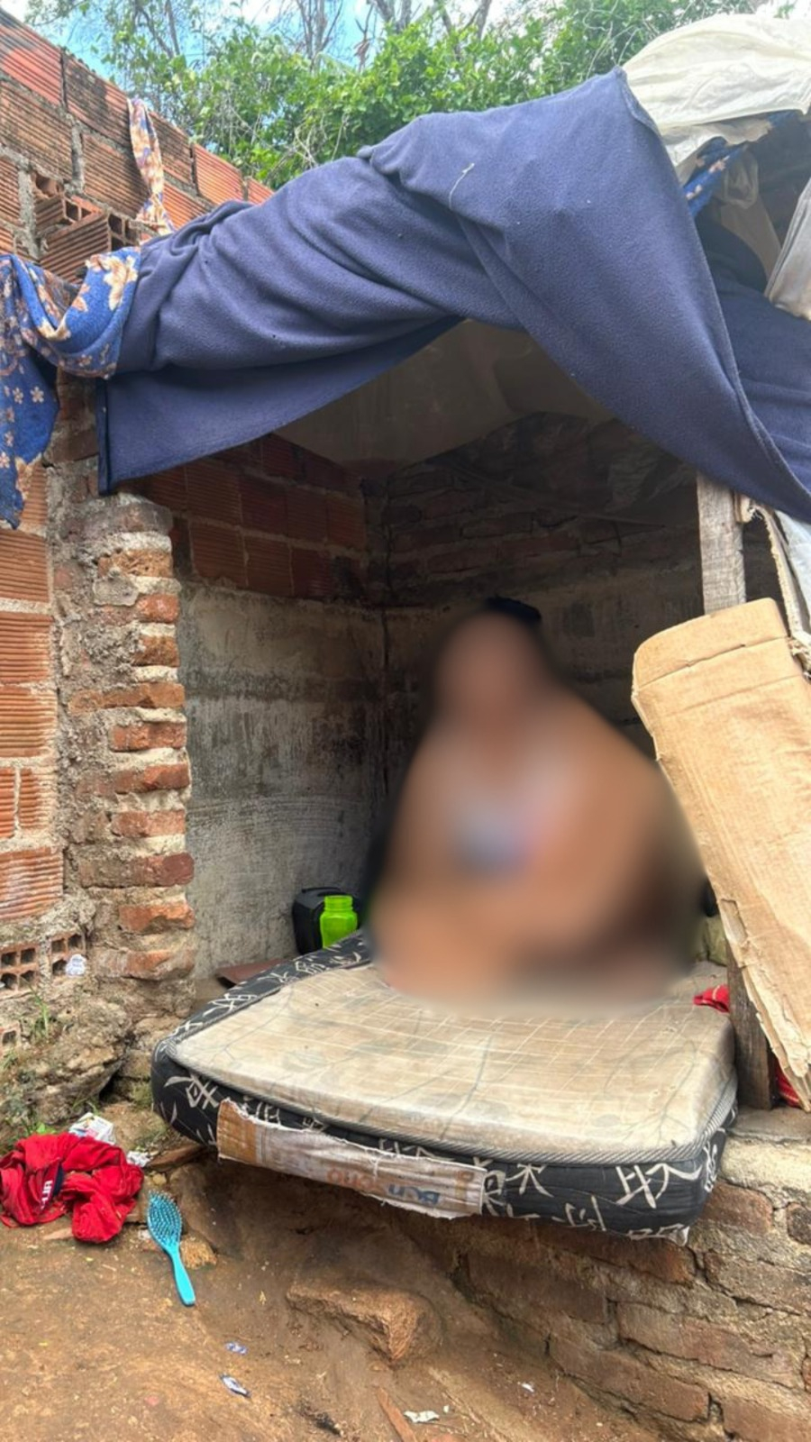 Homem é preso em flagrante por manter suposta namorada adolescente em canil em Santana do Ipanema