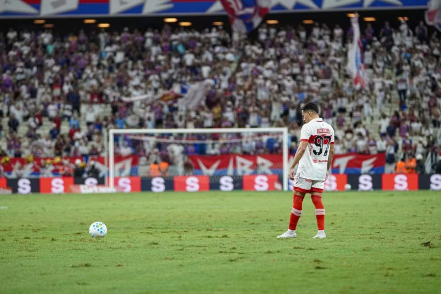 Árbitra relata em súmula protocolo de concussão, e Dadá Belmonte desfalca CRB contra o Criciúma