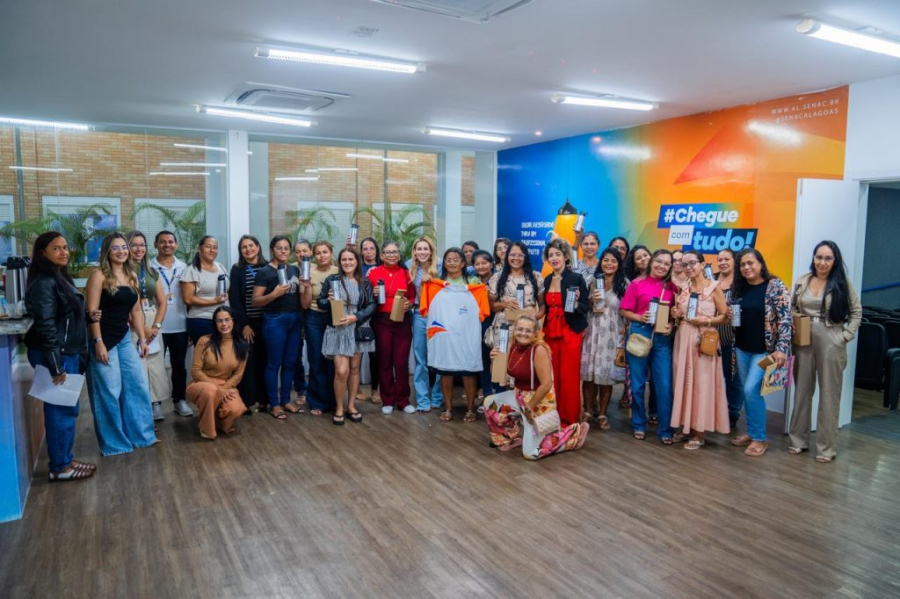 Prefeitura de Arapiraca inicia profissionalização de mulheres do Brisa do Lago em parceria com Senac