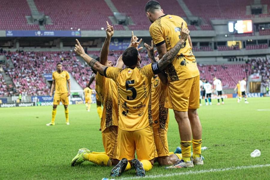 Amazonas vence o Santa Cruz na Arena de Pernambuco e mantém 100% na Série C