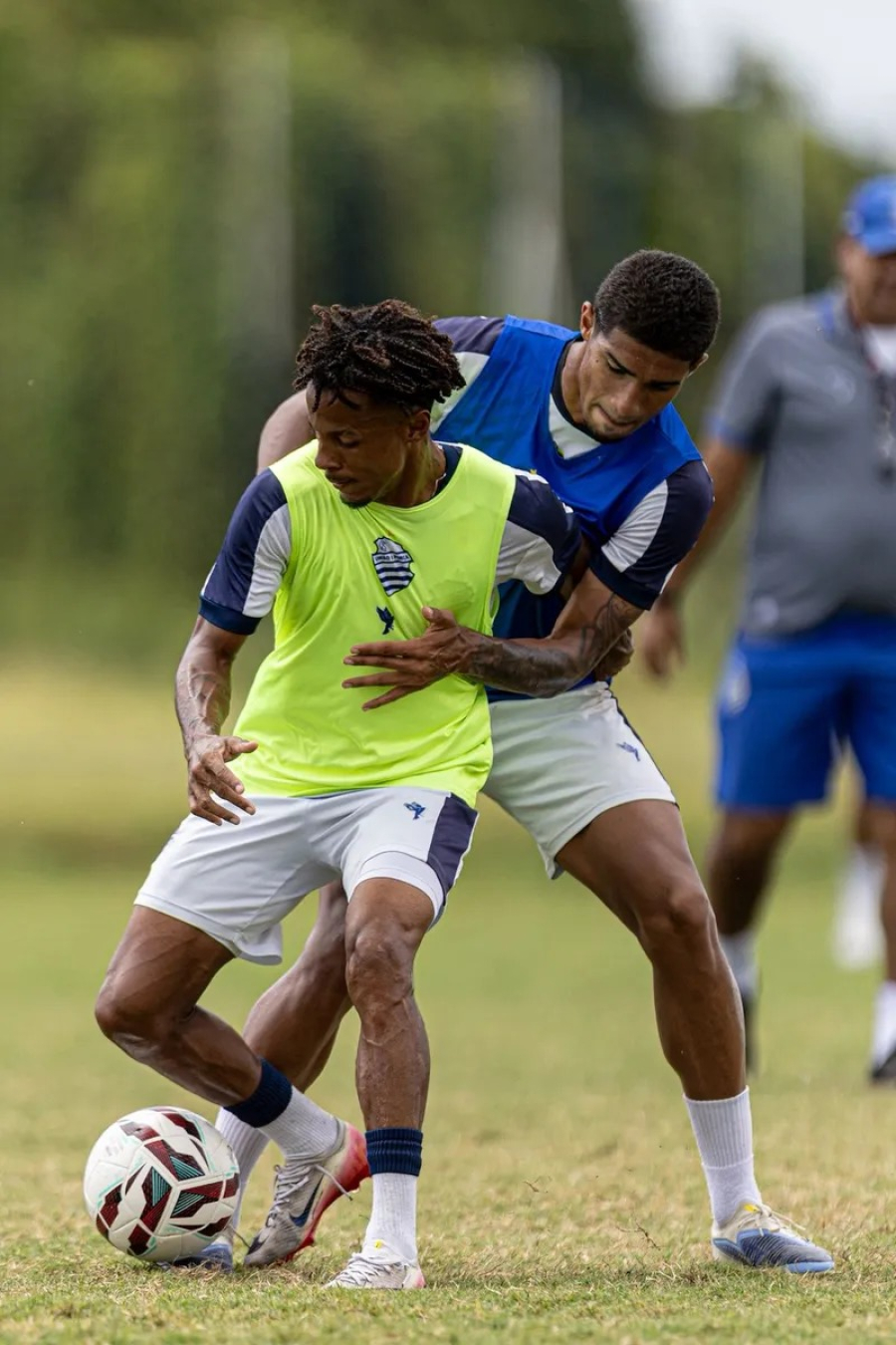 CSA se reapresenta e inicia treinamentos para encarar a Juazeirense-BA; direção busca atacante do Marília (SP)