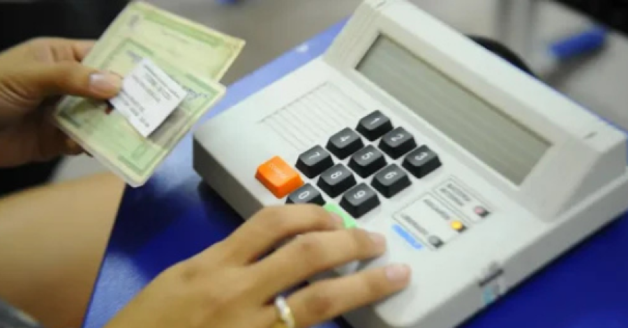 Eleitores têm até 6 de maio para regularizar título e evitar restrições