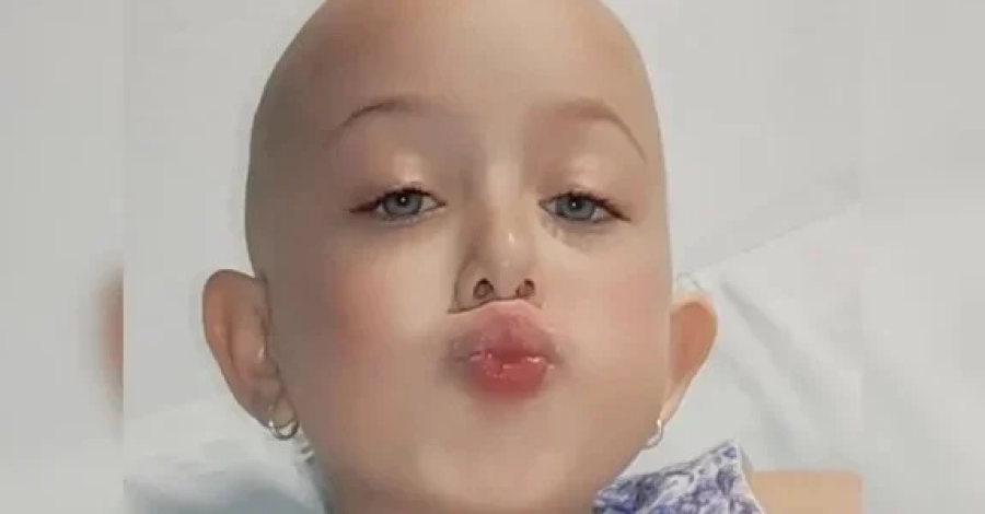 Menina vence leucemia e emociona ao retornar à praia em Rio Claro