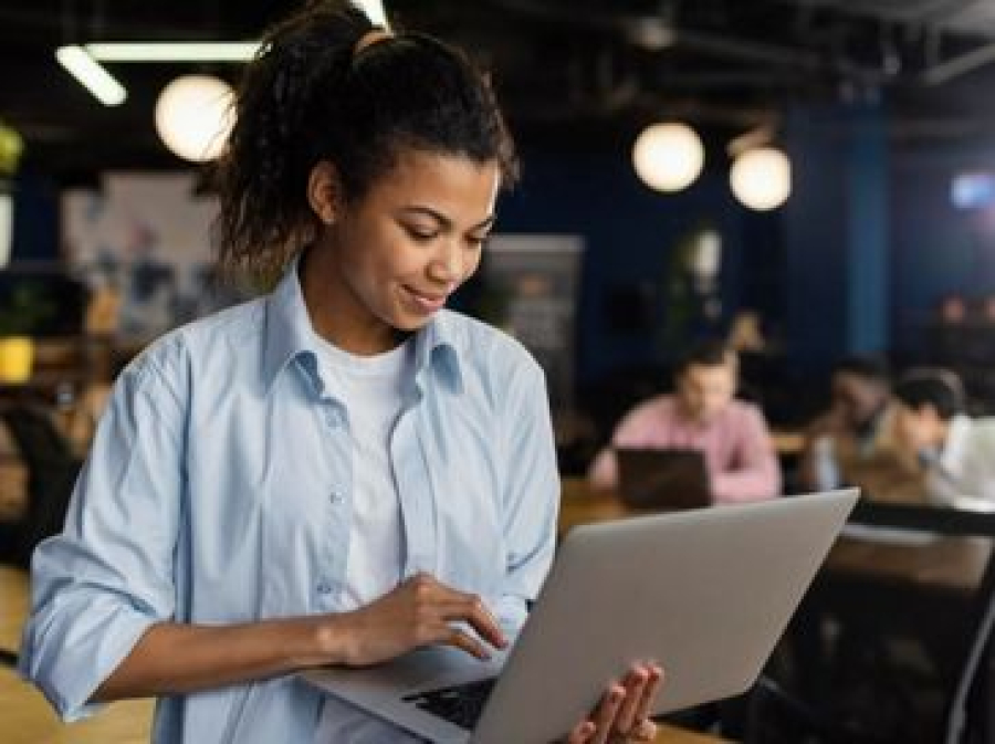 Mulheres ocupam mais vagas, mas seguem com salários menores em Alagoas