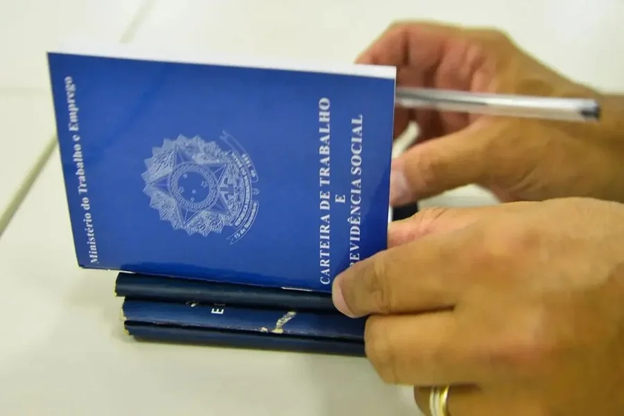 Taxa de desemprego sobe para 6,1% nos três primeiros meses do ano