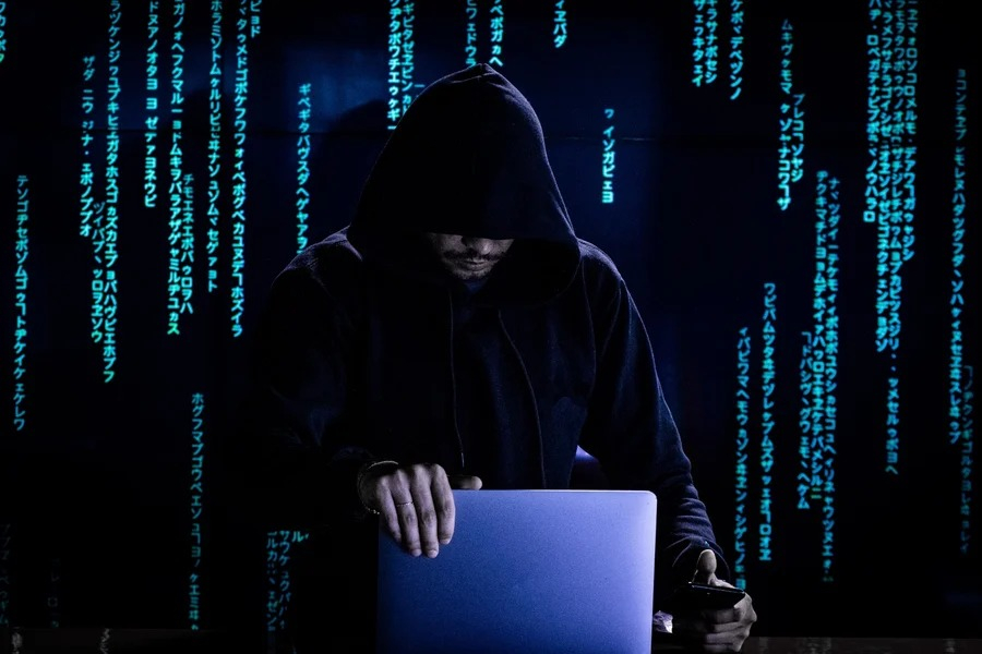 França: hacker de 15 anos vazou dados de 12 milhões de cidadãos