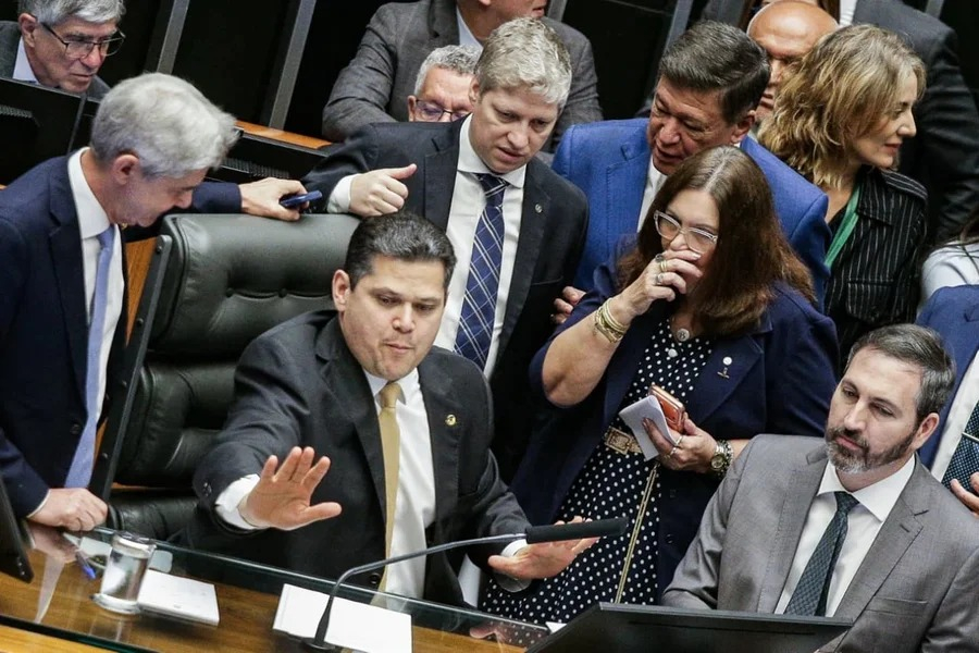 Deputado vai ao STF para obrigar Alcolumbre a instalar CPMI do Master