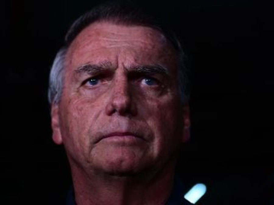 Bolsonaro é internado em Brasília para cirurgia no ombro após autorização do STF