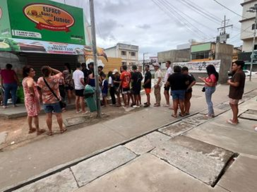 Feriado vira ponto de encontro de colecionadores e movimenta venda de figurinhas da Copa em Arapiraca