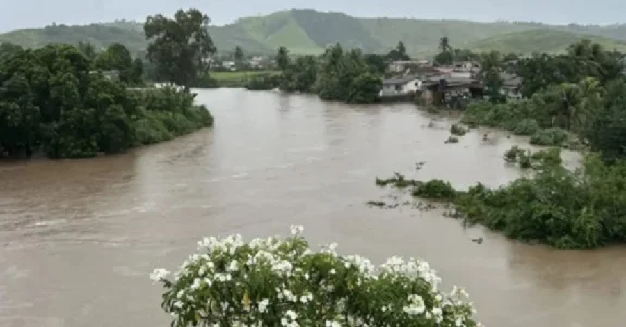 Chuvas em Pernambuco: 4 morrem e mais de 300 vítimas são resgatadas
