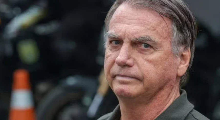 Bolsonaro deve ter alta nesta segunda-feira após cirurgia no ombro