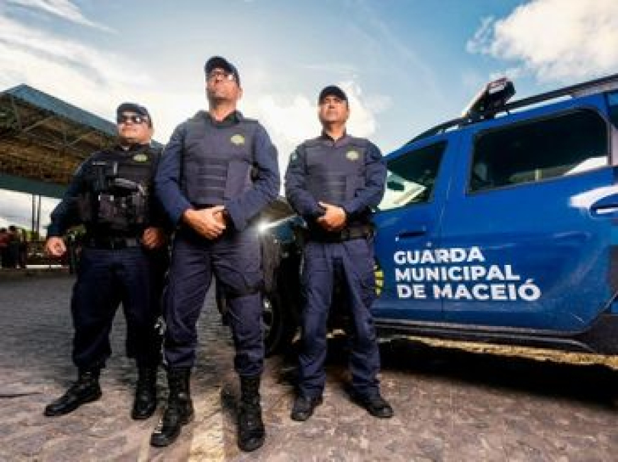 Briga por R$ 5 termina com dois presos na orla de Maceió