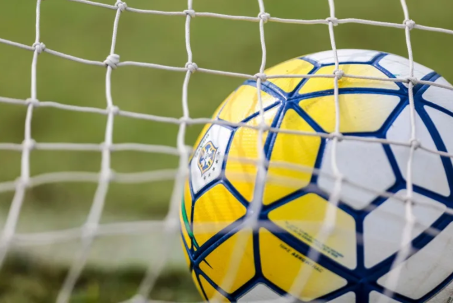 A bola rolou nos gramados do Brasil afora neste sábado movimentado de futebol