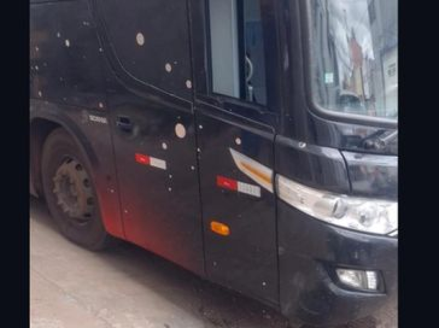 Cantor Mano Walter tem ônibus da equipe arrombado e itens são furtados no Maranhão