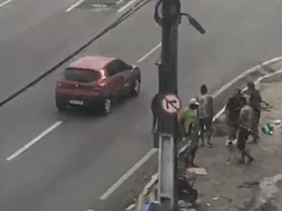 Vídeo mostra mulher trans sendo atacada por grupo no Centro de Maceió