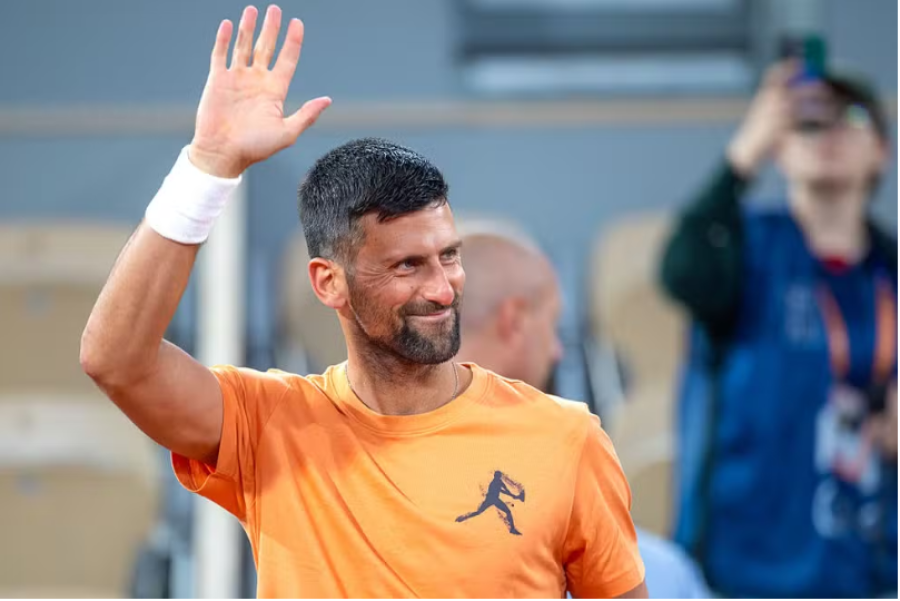 Ovacionado em treino, Djokovic luta contra corpo na busca por 25º Grand Slam: 