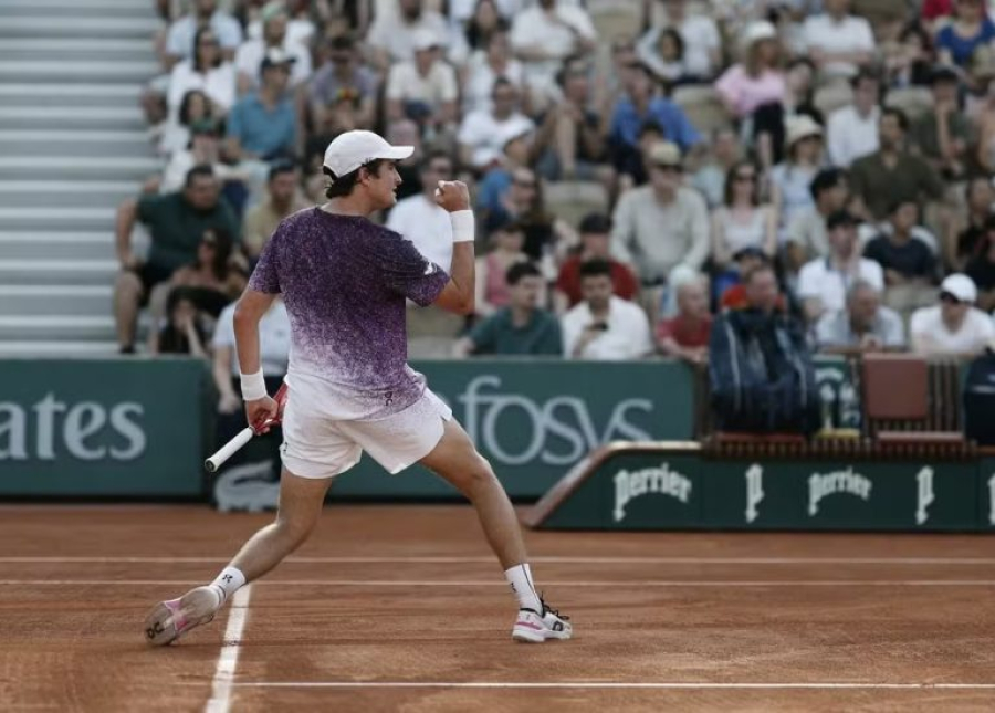 João Fonseca derrota francês na estreia em Roland Garros