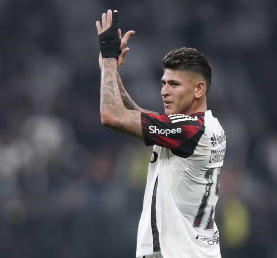 Carrascal indica desejo por saída e Flamengo aguarda Copa do Mundo para recuperar investimento