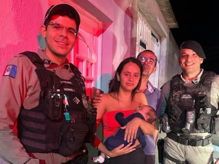Policial salva bebê de 40 dias após engasgo em frente a unidade militar em Roteiro