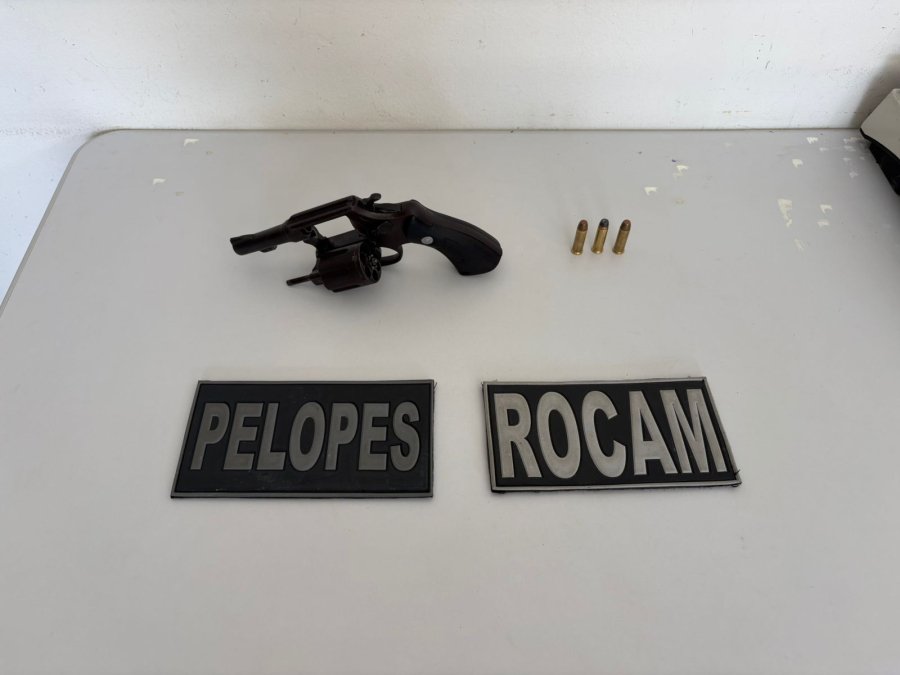Polícia apreende revólver após denúncia em residência no bairro Cacimbas
