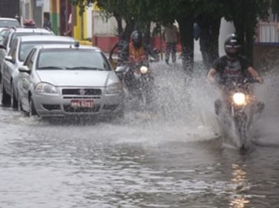 Alerta amarelo do Inmet coloca 95 municípios de Alagoas em atenção para chuvas intensas no feriado