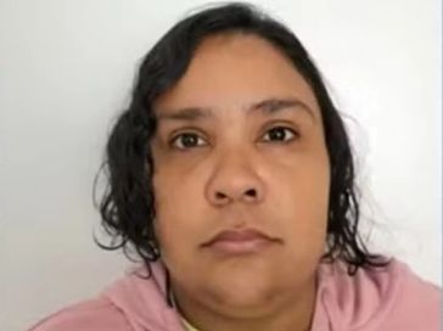 Mulher de 37 anos é presa após fingir ser adolescente e viver com família em Santa Catarina