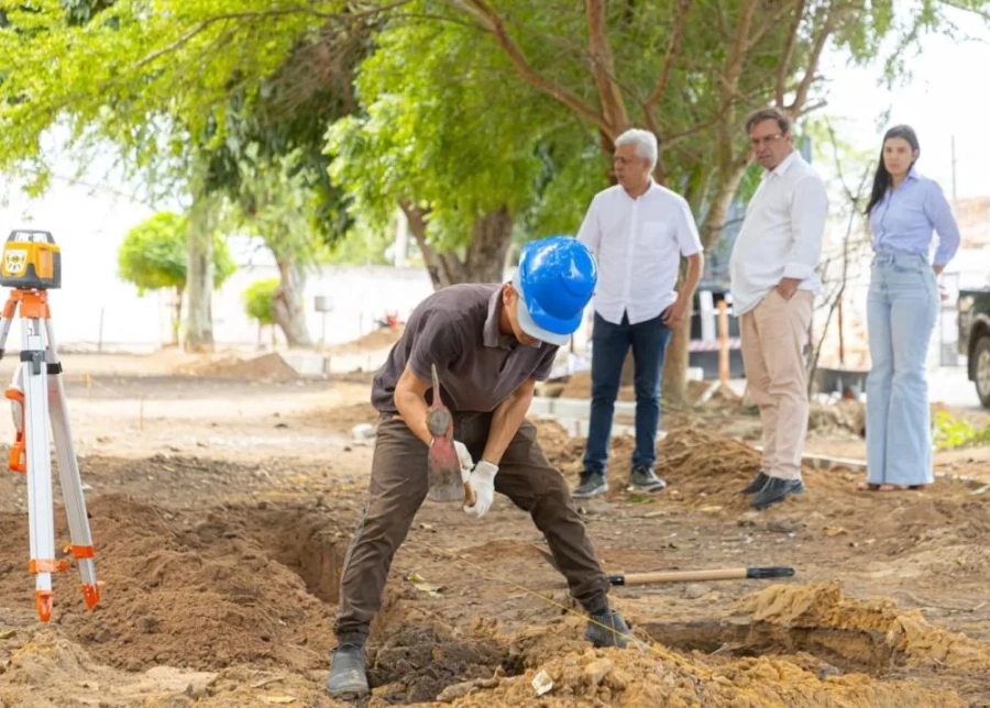 Prefeito Luciano acompanha obras de implantação de novas áreas de convívio social em Arapiraca