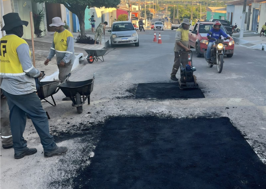 Prefeitura de Arapiraca intensifica operação tapa-buracos e serviços de recuperação viária