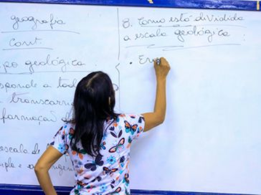 Piso nacional dos professores tem novo reajuste aprovado e chega a R$ 5,1 mil em 2026