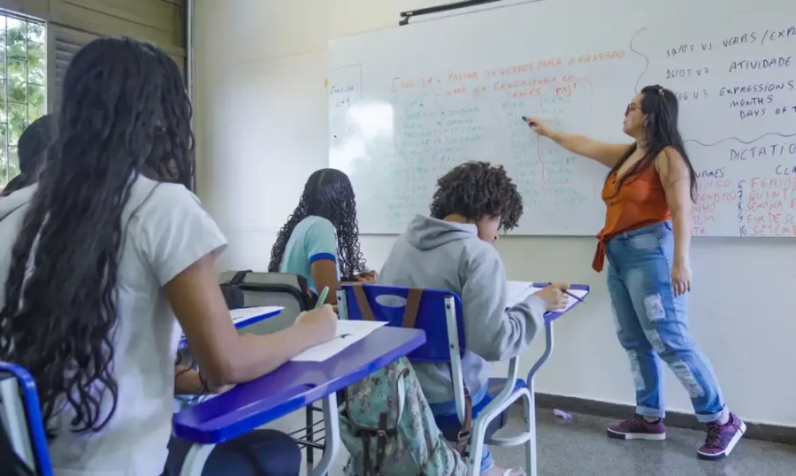 Censo aponta queda na reprovação e abandono escolar no ensino médio público