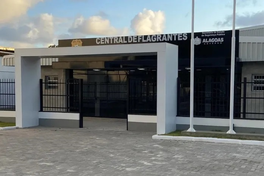Ex-funcionária é presa suspeita de desviar R$ 43 mil em vale-alimentação em AL
