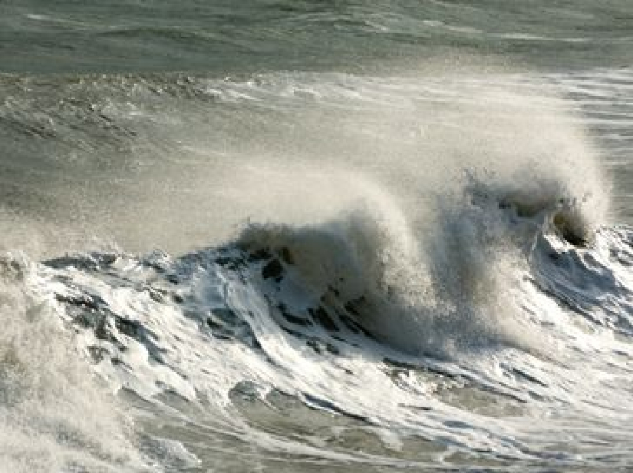 Marinha alerta para ondas de até 3,5 metros no litoral de Alagoas até segunda-feira