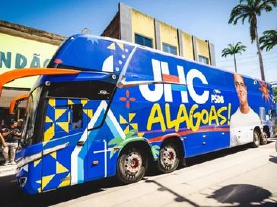 TRE-AL determina retirada de publicação e suspende circulação de ônibus com imagem de JHC