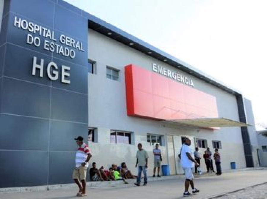 Grupo encapuzado invade comunidade e deixa homem gravemente ferido durante ataque a tiros em Maceió