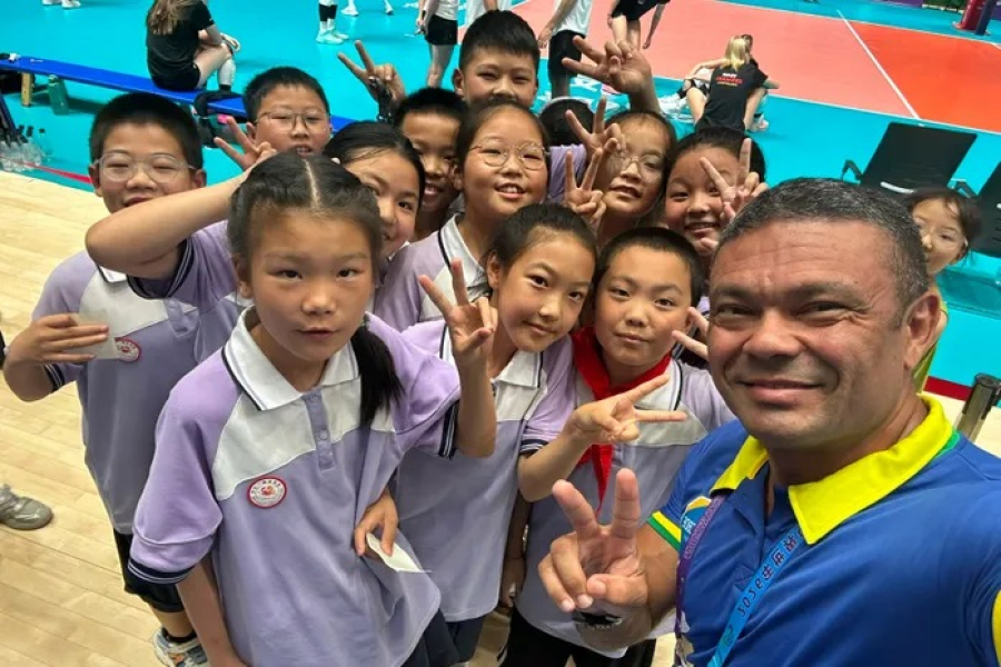 Presidente da FAEC defende mais investimentos no esporte escolar após Mundial na China
