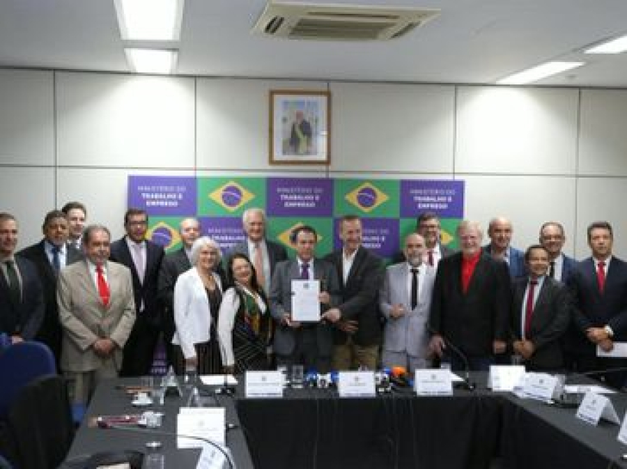 Comércio passa a seguir novas regras para funcionamento em feriados; veja o que muda
