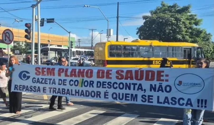 Jornalistas protestam contra suspensão de plano de saúde em empresa ligada a Collor