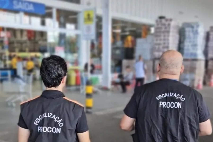 Procon notifica supermercado após cliente ser atingida por carga de água sanitária em Maceió