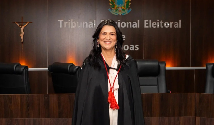 Juíza Adriana Carla Feitosa Martins toma posse como desembargadora eleitoral titular do TRE-AL
