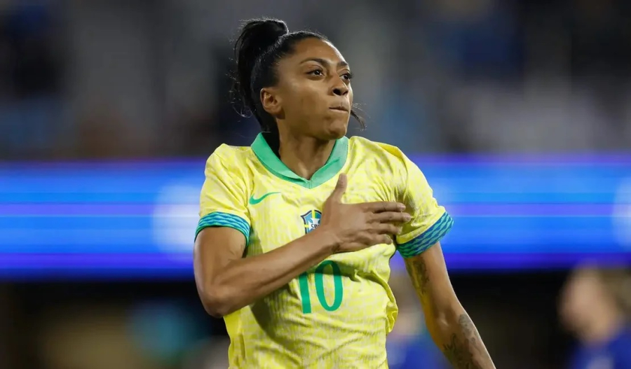 Kerolin acerta com Barcelona em maior transferência da história do futebol feminino brasileiro