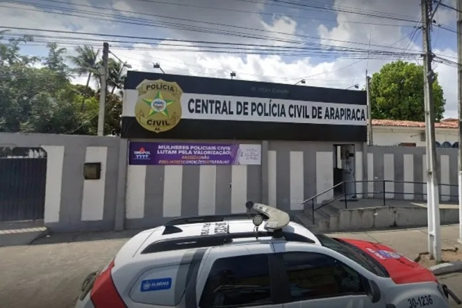 Mulher com mandado em aberto é presa após tentar se esconder em estacionamento de supermercado em Arapiraca