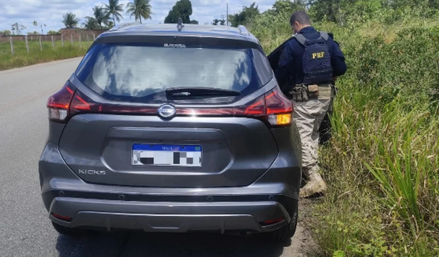 PRF prende homem com carro roubado e sinais adulterados durante abordagem em Maribondo