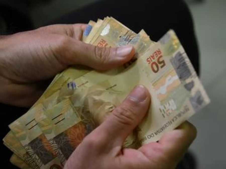 Salário mínimo pode chegar a R$ 1.741 em 2027