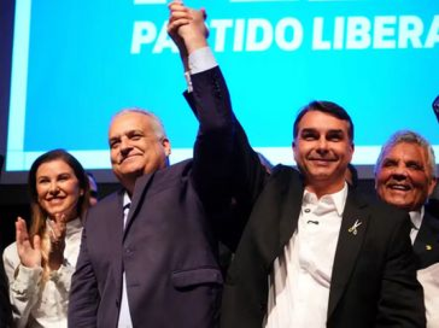 Alfredo Gaspar é registrado como vice de Flávio Bolsonaro